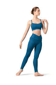 Womens Twist scoop neck crop top And V waist short set