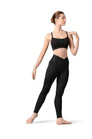 Womens Twist scoop neck crop top And V waist short set